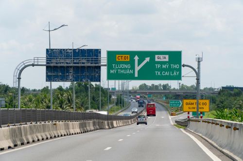 Bố trí riêng một làn vượt trên cao tốc 2 làn xe có thể ảnh hưởng đến giao thông trên tuyến. Ảnh minh họa: Quỳnh Danh.