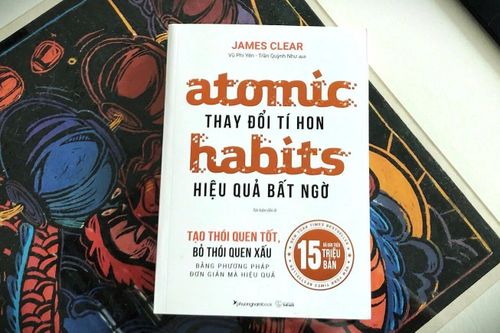 "Atomic Habits" của James Clear là một trong những cuốn sách nổi bật trong lĩnh vực phát triển bản thân và hiệu quả cá nhân. Ảnh: Thanh Trần.