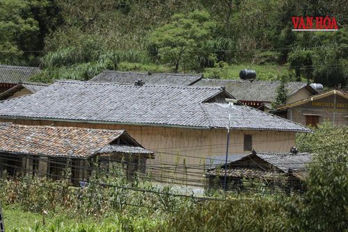 Cả làng hiện có 185 phòng khép kín và 17 phòng ngủ tập thể, đáp ứng tối đa khoảng 800 khách mỗi ngày