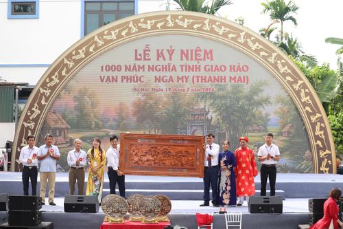 Trong bối cảnh Hà Nội đang định hình những hành lang văn hóa, không gian di sản và phát triển các chuỗi du lịch văn hóa gắn với làng cổ, làng nghề theo Quy hoạch Thủ đô tầm nhìn 100 năm, những "di sản sống" như tục kết chạ hoàn toàn có thể trở thành một mắt xích quan trọng.