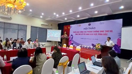Các đại biểu trao đổi, thảo luận tại hội thảo.