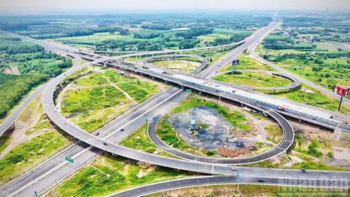 Nút giao thông Long Thành kết nối các đường cao tốc Thành phố Hồ Chí Minh-Long Thành-Dầu Giây; Biên Hòa-Vũng Tàu và đường T2 sân bay Long Thành đã thông xe.