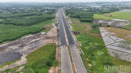 Tuyến đường 25C cũng được thành phố Đồng Nai đầu tư xây dựng để kết nối trực tiếp với đường T1 sân bay Long Thành, rút ngắn thời gian di chuyển từ Thành phố Hồ Chí Minh đến Long Thành và ngược lại.