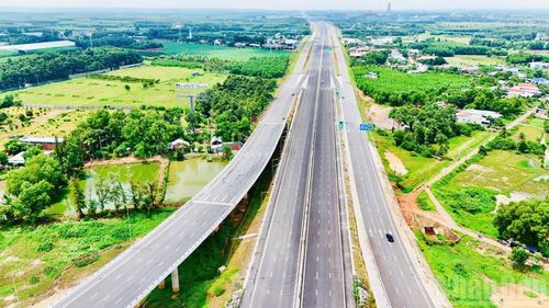 Hiện nay, các tuyến đường kết nối T1, T2 sân bay Long Thành đã hoàn thành.