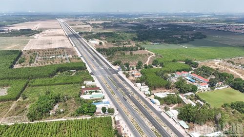 Cùng với các tuyến cao tốc, vành đai, thành phố Đồng Nai đang đẩy nhanh tiến độ hoàn thành đường 25B để kết nối với Quốc lộ 51, sân bay Long Thành.