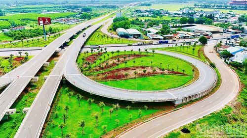 Nút giao Quốc lộ 51 với đường T1 sân bay Long Thành và đường 25C đã cơ bản hoàn thành.