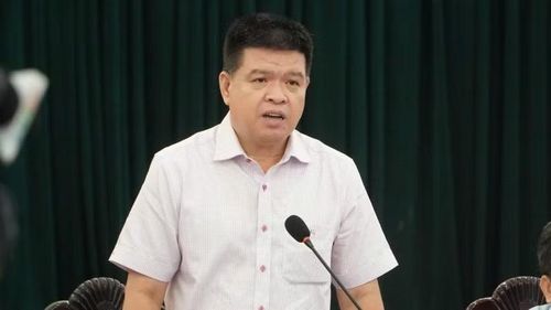  Phó Giám đốc Sở Xây dựng Thành phố Hồ Chí Minh Bùi Hòa An đánh giá, hành khách đi xe buýt tăng gần 40% sau 1 tháng thực hiện miễn vé toàn dân nhưng hành khách chờ xe buýt đến trạm khá lâu, xe buýt đến nơi chưa đúng giờ. (Ảnh: QUÝ HIỀN) 