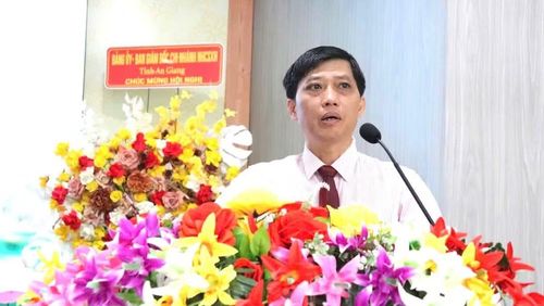 Giám đốc Ngân hàng Chính sách xã hội tỉnh An Giang Đoàn Công Thiệt phát biểu tại Hội nghị Ngân hàng Chính sách xã hội triển khai nhiệm vụ 6 tháng cuối năm 2026.