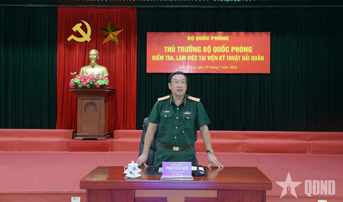 Thượng tướng Phạm Hoài Nam chủ trì buổi làm việc tại Viện Kỹ thuật Hải quân.