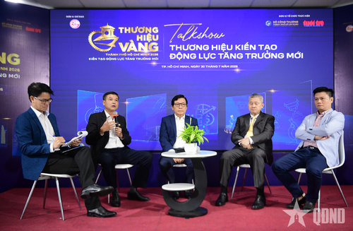 Các diễn giả tham gia talk show "Thương hiệu kiến tạo động lực tăng trưởng mới" tại lễ phát động.