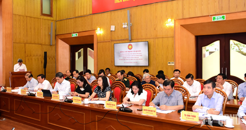 Các đại biểu dự buổi làm việc. 