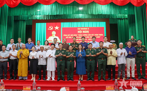 Các đại biểu dự hội nghị.