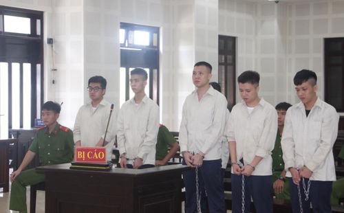 Các bị cáo tại phiên tòa.