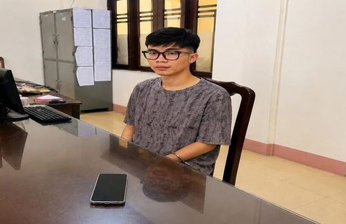 Đối tượng Lê Tiến Dũng và tang vật.