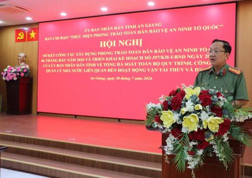 Đại tá Huỳnh Thanh Lâm, Phó Giám đốc Công an tỉnh An Giang, phát biểu tại hội nghị.