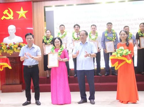 Hội nghị cũng đã vinh danh các gia đình học tập.