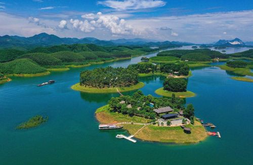 Cảnh quan tuyệt đẹp của Hồ Thác Bà (Lào Cai) nếu được sử dụng đất đa mục đích sẽ tạo động lực lớn.