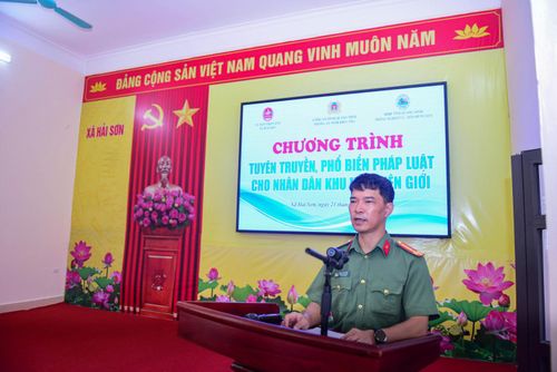 Lãnh đạo Phòng An ninh điều tra trực tiếp phổ biến các phương thức, thủ đoạn của tội phạm.