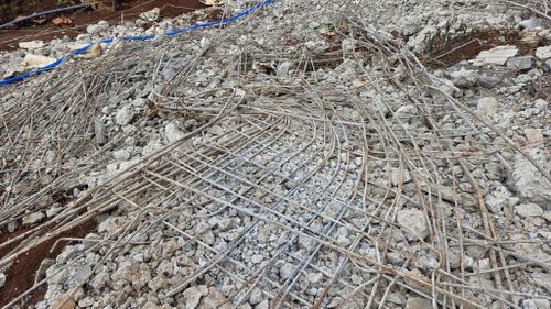Hiện trường vụ sập dầm, sàn mái nhà thi đấu.