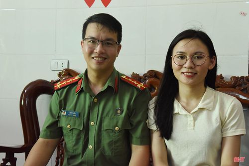 Vợ chồng Đại úy Thân Hậu và chị Nguyễn Thị Tú Anh đã truyền cảm hứng để ngày càng có nhiều người sẵn sàng chung tay xây dựng quê hương.