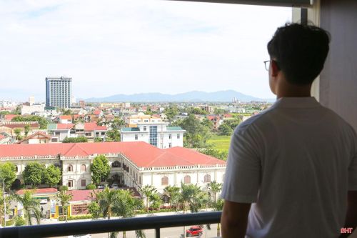 Một góc phường Thành Sen nhìn từ cửa sổ tầng 6 Khách sạn Ngân Hà.