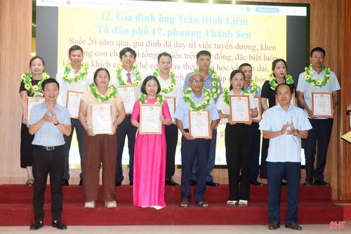 Hội nghị cũng đã vinh danh các gia đình học tập.