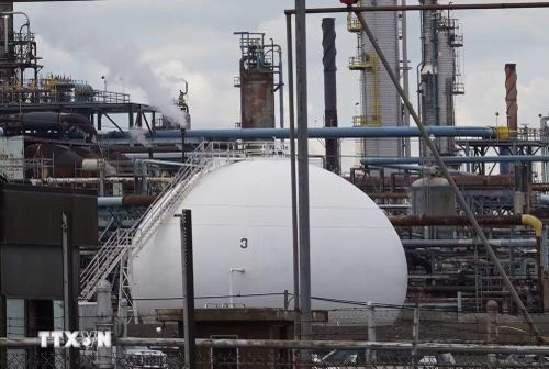 Nhà máy lọc dầu Phillips 66 Bayway tại Linden, bang New Jersey (Mỹ), ngày 29/7/2026. (Ảnh: THX/TTXVN phát)