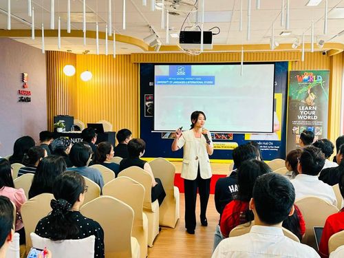Bà Nguyễn Huệ Chi, Chuyên gia tư vấn học thuật của National Geographic Learning, Thạc sĩ Ngôn ngữ học Ứng dụng tại Đại học Queensland (Australia), chia sẻ nhiều thông tin về xu hướng dạy học tiếng Anh hiện nay.