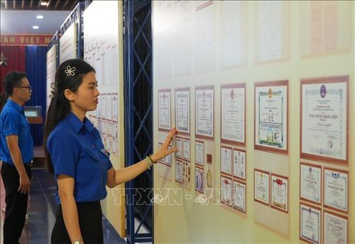 Việc đưa tài liệu lưu trữ ra phục vụ rộng rãi công chúng không chỉ thực hiện tốt chức năng quản lý nhà nước mà còn góp phần bồi đắp lòng tự hào dân tộc và khơi dậy trách nhiệm của thế hệ trẻ.