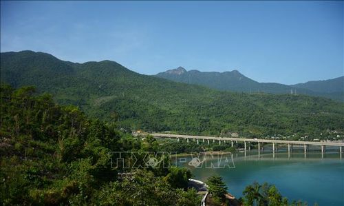 Vẻ đẹp hoang sơ, thanh bình cùng hệ sinh thái phong phú đã khiến nơi đây được ví như chốn bồng lai tiên cảnh.