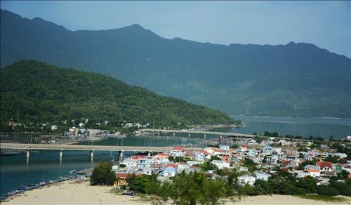 Vẻ đẹp hoang sơ, thanh bình cùng hệ sinh thái phong phú đã khiến nơi đây được ví như chốn bồng lai tiên cảnh.
