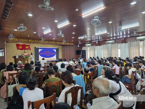 Hội nghị tuyên truyền, phổ biến pháp luật tại phường An Hải nhận được sự quan tâm của nhiều cán bộ, người dân, trong đó có đông người trẻ tham dự, trao đổi các vấn đề về dân số, hôn nhân và gia đình.