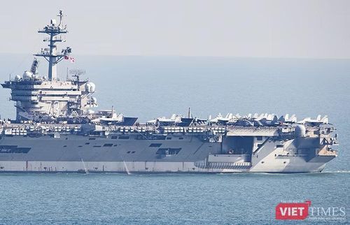 Tàu có thể mang theo tối đa khoảng 90 máy bay nhiều loại, bao gồm tiêm kích hạm F/A-18F Super Hornet, máy bay cảnh báo sớm E-2C Hawkeye và máy bay tác chiến điện tử EA-18G Growler.