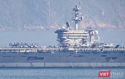 Ngoài ra, 3 hệ thống vũ khí CIWS cung cấp năng lực chống tên lửa tầm gần/máy bay trong trường hợp các vật thể này có cơ may vượt qua hệ thống máy bay và năng lực phòng thủ của tàu sân bay USS George Washington.