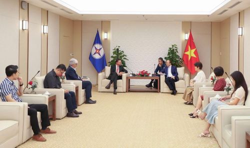 Buổi làm việc của lãnh đạo EVN với đoàn công tác AFD. Ảnh: Đỗ Huyền/Bnews/Vnanet.vn
