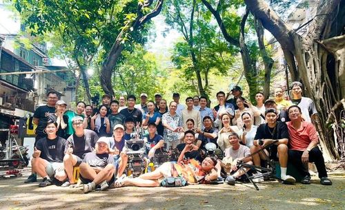 Những hình ảnh hậu trường hé lộ không khí gắn kết của ê-kíp trong suốt quá trình thực hiện bộ phim. Ảnh: FBNV.