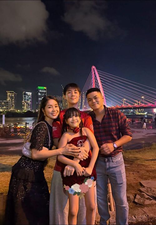 Lê Phương và Phạm Trung Kiên được nhiều khán giả ngưỡng mộ bởi cuộc sống hôn nhân viên mãn và luôn ủng hộ nhau trong sự nghiệp. Ảnh: FBNV