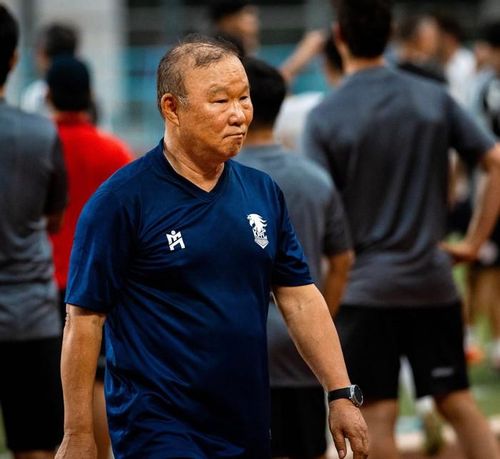 HLV Park Hang Seo nổi tiếng nóng tính. Kanchanaburi Power FC