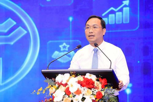 Chánh Văn phòng UBND thành phố Hà Nội Nguyễn Tiến Thiết phát biểu tại buổi lễ
