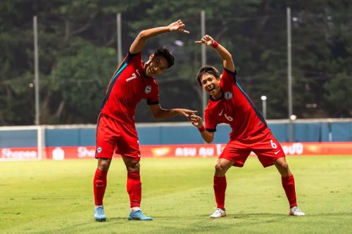Song Ui-young và Nakamura. Ảnh: FAS