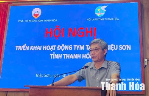 Đồng chí Lê Quang Trung, Phó Bí thư Thường trực Đảng ủy xã Triệu Sơn phát biểu tại hội nghị.