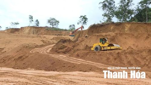 Chủ đầu tư và đơn vị thi công huy động nhân lực, máy móc, đẩy nhanh tiến độ các hạng mục theo kế hoạch đề ra.