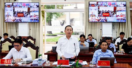 Giám đốc Sở Nông nghiệp và Môi trường tỉnh An Giang Lê Hữu Toàn phát biểu tại hội nghị.