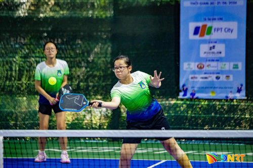 Vận động viên tranh tài tại Giải Pickleball học sinh - sinh viên thành phố Đà Nẵng năm 2026. Ảnh: PHI NÔNG