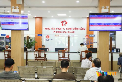 Trung tâm Phục vụ hành chính công phường Hòa Khánh phục vụ nhân dân. Ảnh: NGỌC PHÚ