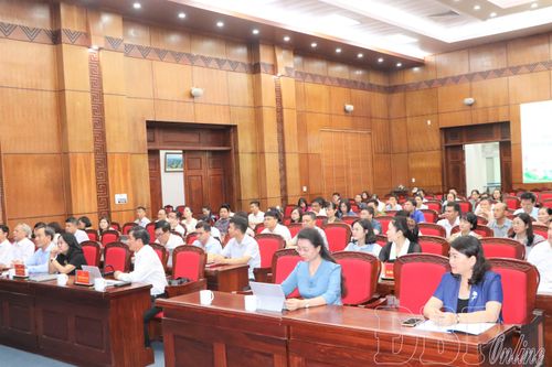 Đại biểu tham dự hội nghị tập huấn.