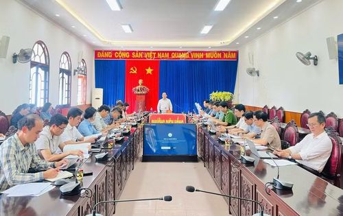 Đảng ủy phường Diên Hồng làm việc với tập thể lãnh đạo UBND phường, các phòng, ban chuyên môn.