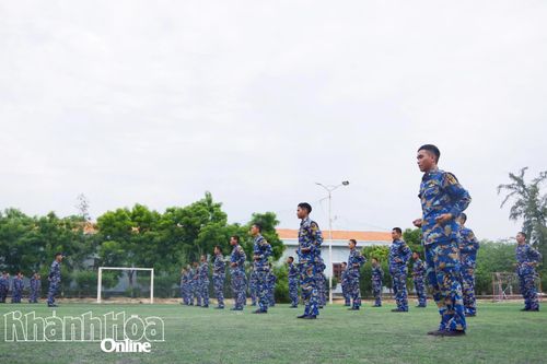 Giờ luyện tập thể lực của chiến sĩ tiểu đoàn.