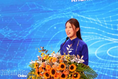 Đại diện đoàn viên, thanh niên phát biểu cam kết tại buổi lễ.