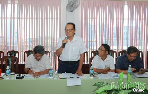 Các chuyên gia đóng góp ý kiến.
